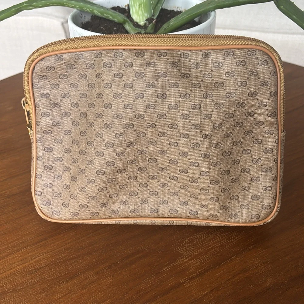 Authentic Vntg. Micro GG GUCCI tan coated canvas clutch bag cosmetics (8” x 6”) - Picture 2 of 8